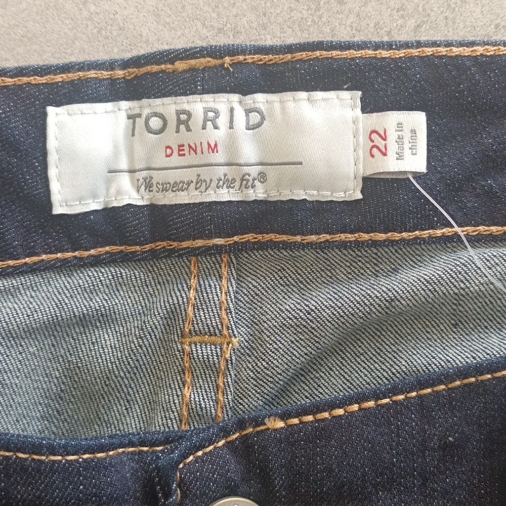 NWT Torrid Dark Wash Denim Shorts Stretchy Size 22 - Picture 2 of 5